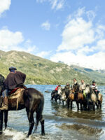Cabalgata con vista al Cerro López - Aventura entre bosques y miradores del Circuito Chico - Imagen 3